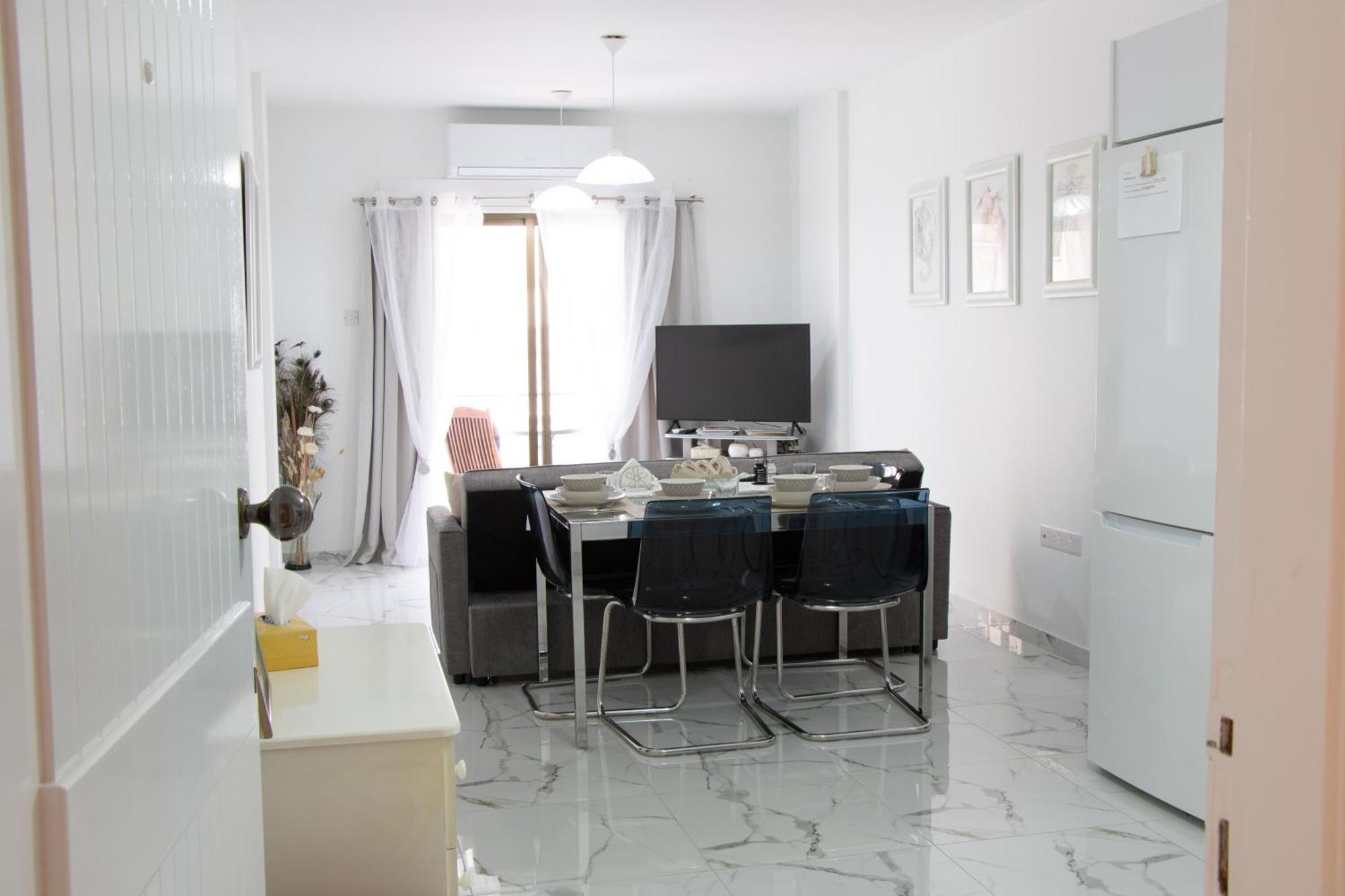 Apartment,Near The Beach Pinikoudes Ларнака Экстерьер фото